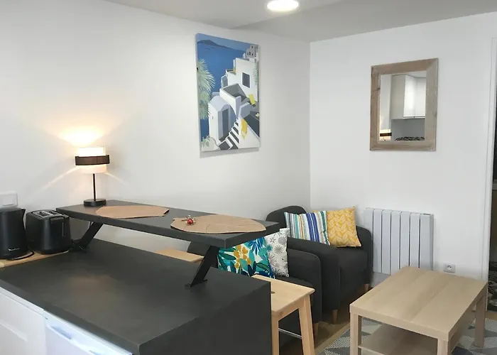 Апартаменты Du Marche Ла-Рошель